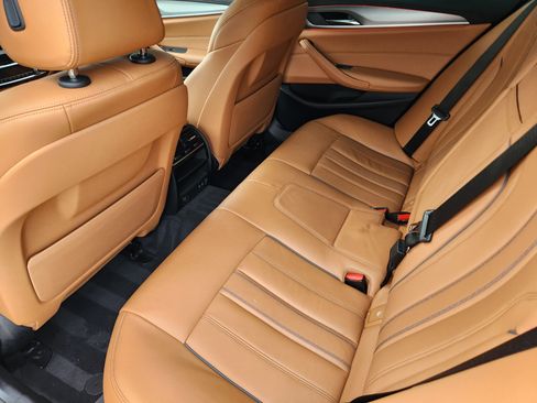 Used 2020 BMW 530e w/ M Sport Package image 34