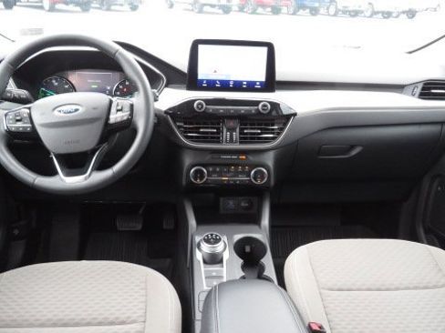 Certified 2022 Ford Escape SE w/ SE Sport Appearance Package image 2