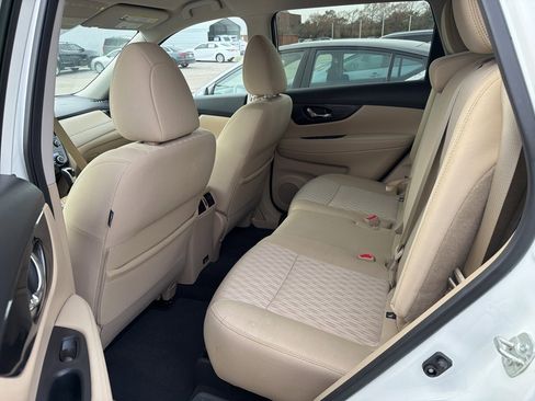 Used 2019 Nissan Rogue SV w/ Premium Package image 9