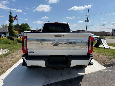 Used 2023 Ford F450 Limited w/ FX4 Off-Road Package AWD/4WD image 4