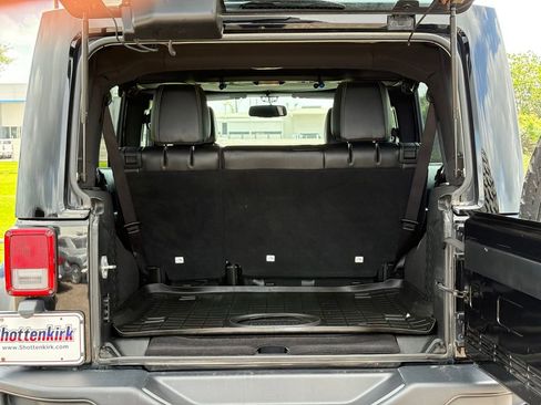 Used 2016 Jeep Wrangler Unlimited Rubicon AWD/4WD image 17