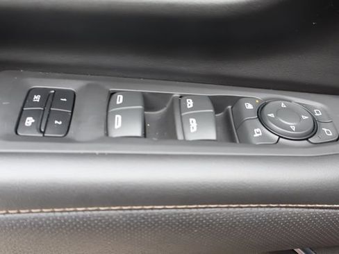 Used 2023 GMC Yukon SLT w/ SLT Premium Package AWD/4WD image 14