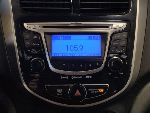 Used 2013 Hyundai Accent SE FWD image 25