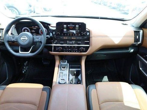 Used 2025 Nissan Pathfinder Platinum AWD/4WD image 29