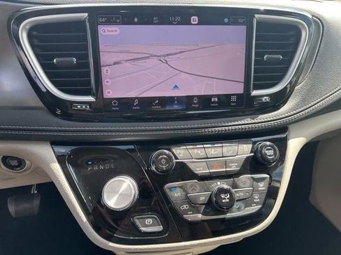 Used 2022 Chrysler Pacifica Touring-L w/ Uconnect Theater Family Group image 28