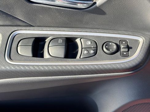 New 2025 Nissan Versa SR w/ Trunk Package image 17