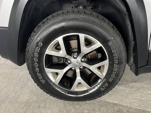 Used 2016 Jeep Cherokee Trailhawk AWD/4WD image 24