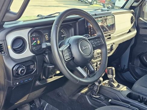 Used 2024 Jeep Wrangler Unlimited AWD/4WD image 15
