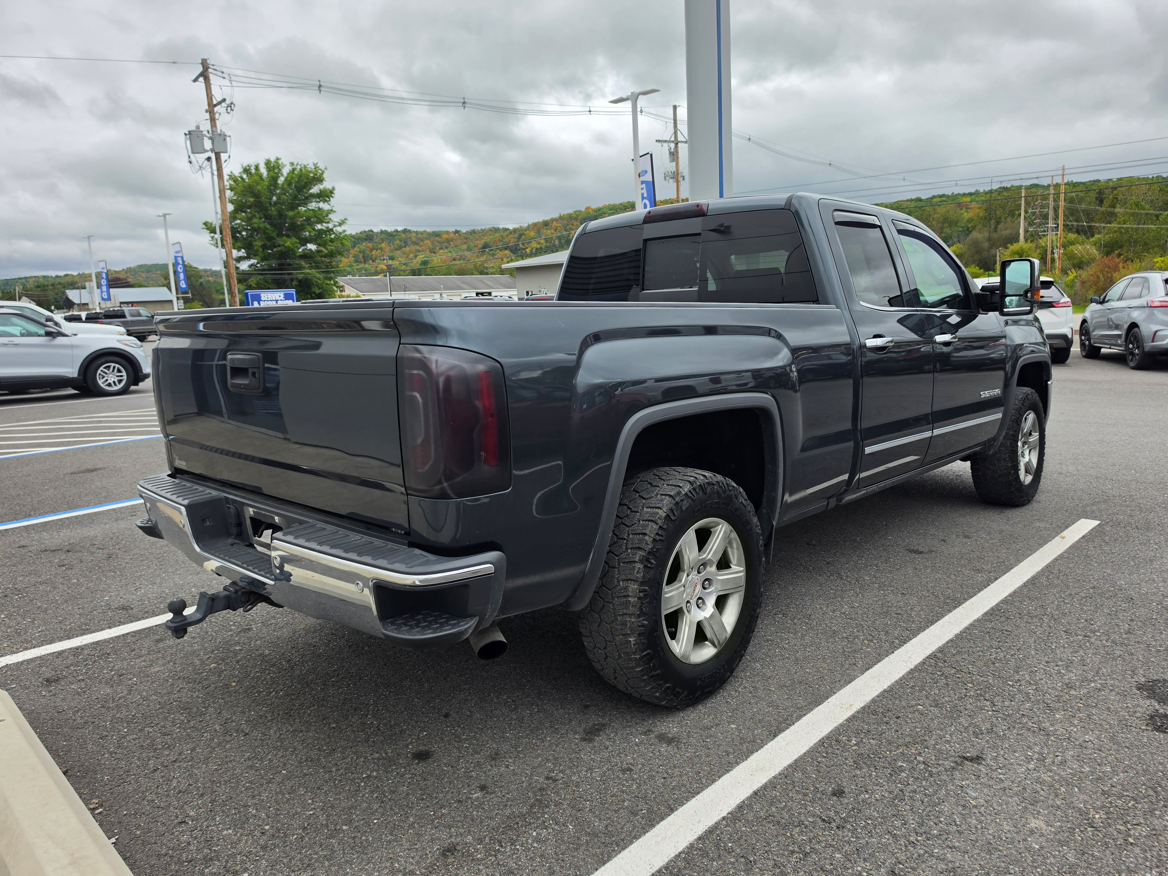 Used 2017 GMC Sierra 1500 SLT w/ SLT Premium Package AWD/4WD image 3