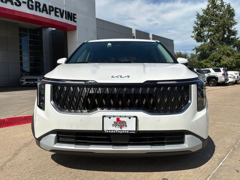 Used 2026 Kia Carnival FWD image 3