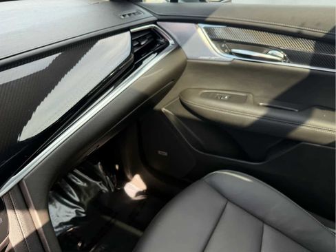 Used 2024 Cadillac XT6 Sport w/ Technology Package image 16