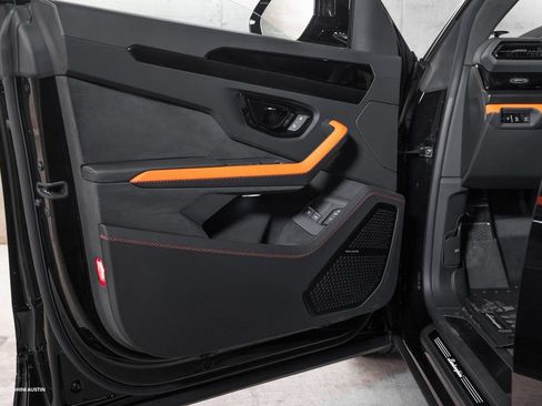 Used 2025 Lamborghini Urus SE image 20