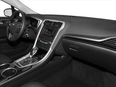 Used 2016 Ford Fusion SE FWD image 13