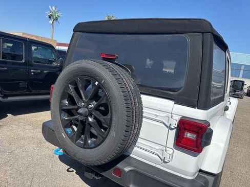 Used 2023 Jeep Wrangler Unlimited Sahara w/ Cold Weather Group AWD/4WD image 7