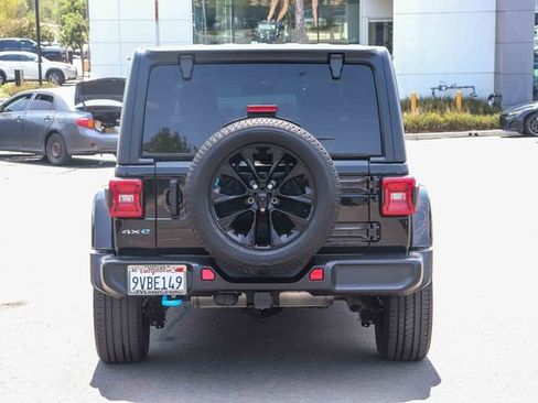 Used 2022 Jeep Wrangler Unlimited Sahara w/ Cold Weather Group AWD/4WD image 5