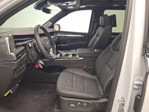 Used 2026 Cadillac Escalade V AWD/4WD image 7