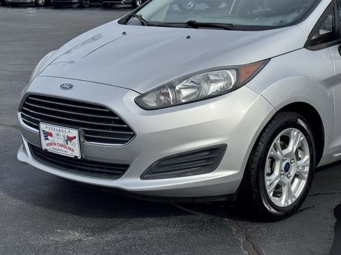 Used 2015 Ford Fiesta SE image 32