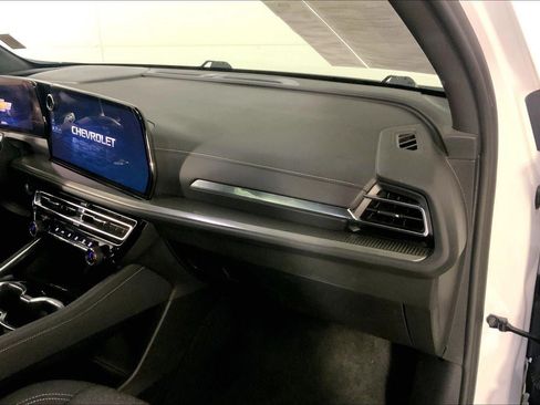 Used 2024 Chevrolet Traverse LT AWD/4WD image 16