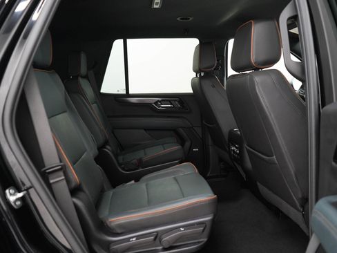 Used 2025 GMC Yukon AT4 AWD/4WD image 12