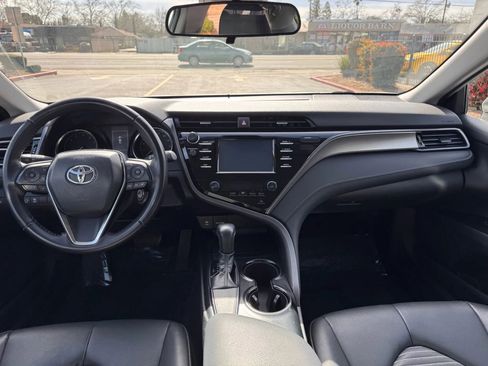 Used 2019 Toyota Camry SE image 19