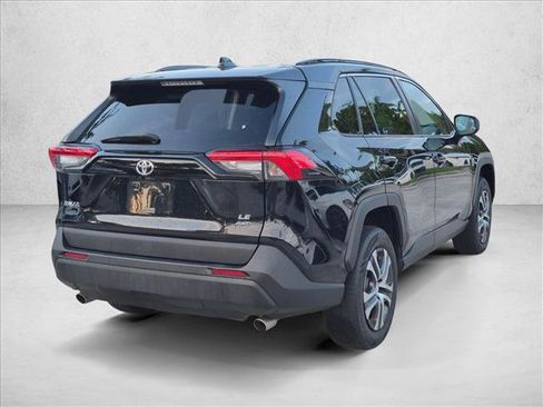 Used 2021 Toyota RAV4 LE AWD/4WD image 5