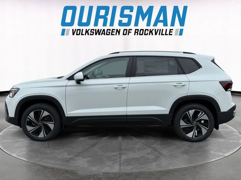 New 2025 Volkswagen Taos SE image 3