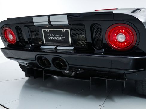 Used 2006 Ford GT image 15