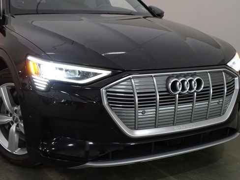 Used 2019 Audi e-tron Prestige w/ Prestige Package image 52