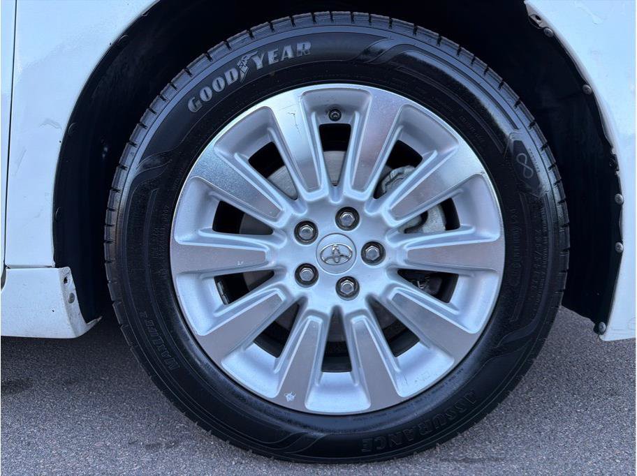 Used 2017 Toyota Sienna Limited Premium AWD/4WD image 28