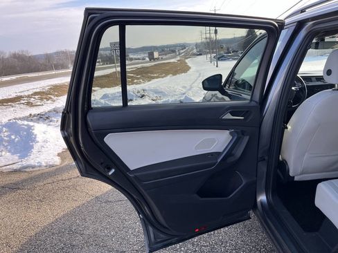 Used 2021 Volkswagen Tiguan SE R-Line w/ 3rd Row Seat Package image 24