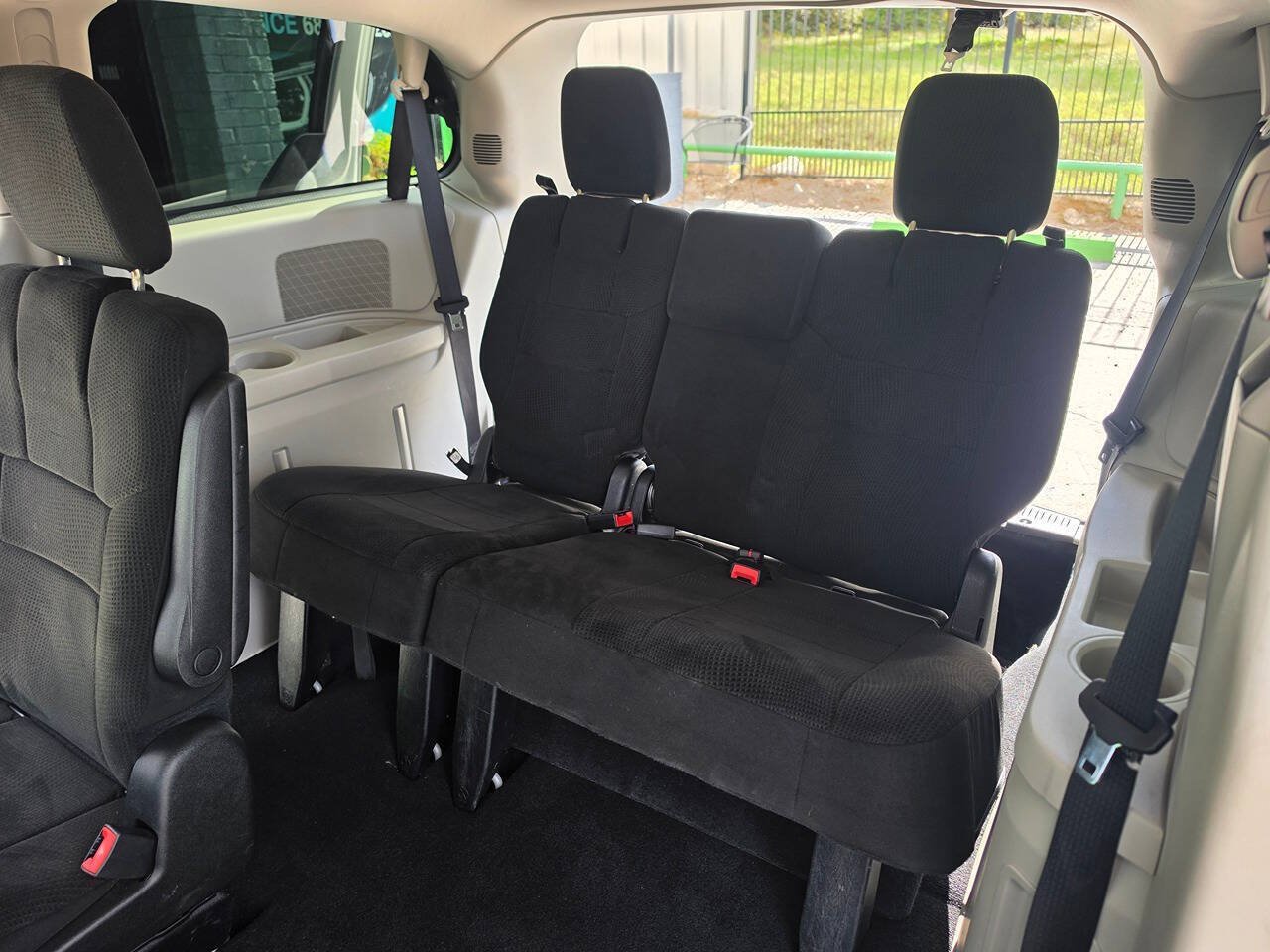 Used 2012 Dodge Grand Caravan SE FWD image 23