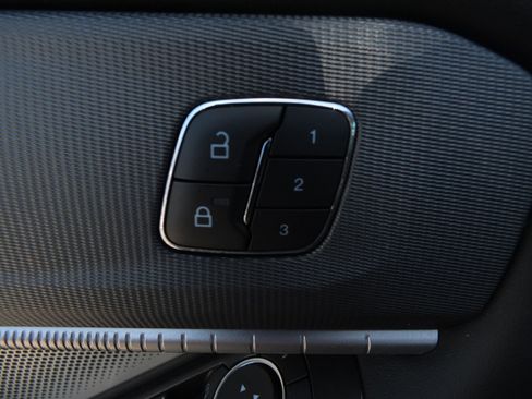 Used 2025 Ford Explorer ST image 21