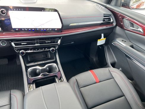 Used 2026 Chevrolet Traverse RS FWD image 29