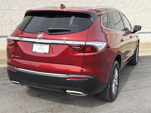 Used 2024 Buick Enclave Premium image 7