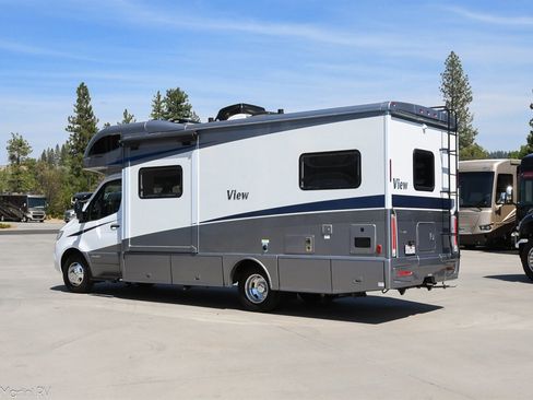 Used 2021 Mercedes-Benz Sprinter 3500 image 2