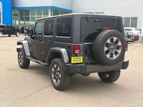 Used 2017 Jeep Wrangler Unlimited Sahara w/ Connectivity Group AWD/4WD image 8