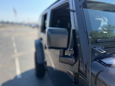 Used 2015 Jeep Wrangler Unlimited Rubicon AWD/4WD image 14