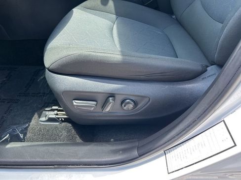 Used 2025 Toyota RAV4 XLE AWD/4WD image 17