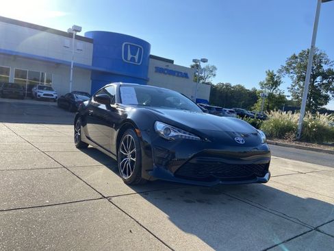 Used 2019 Toyota 86 RWD image 2