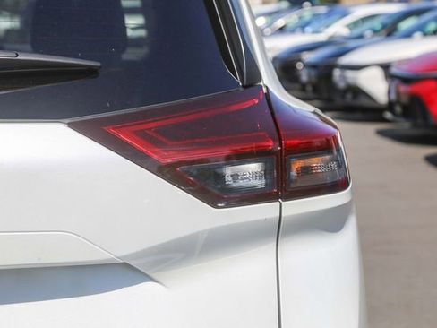 Used 2025 Nissan Rogue SV w/ SV Premium Package image 11