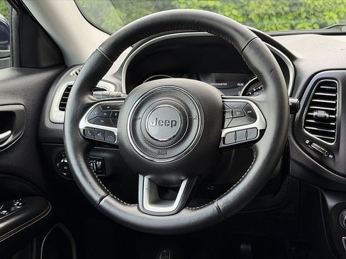 Used 2018 Jeep Compass Latitude w/ Popular Equipment Group AWD/4WD image 12