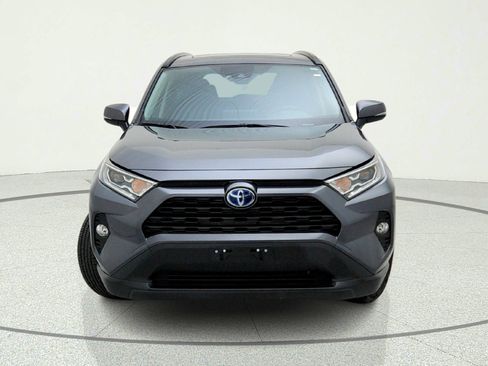 Used 2019 Toyota RAV4 XLE w/ Convenience Package AWD/4WD image 3