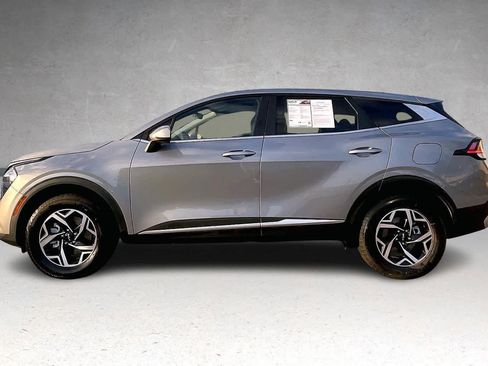 Used 2023 Kia Sportage LX image 3