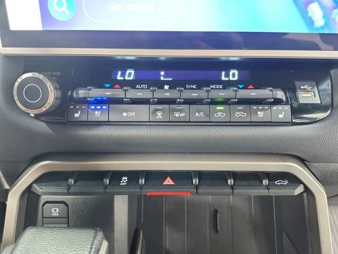 Used 2025 Toyota Tundra Limited AWD/4WD image 29