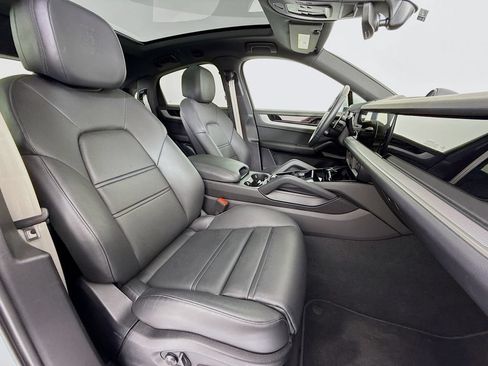 Certified 2024 Porsche Cayenne Coupe AWD/4WD image 30