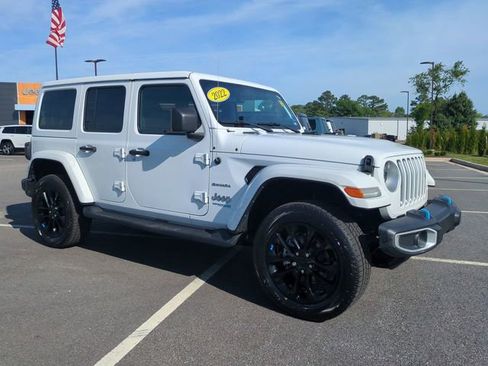 Used 2022 Jeep Wrangler Unlimited Sahara w/ Cold Weather Group AWD/4WD image 2