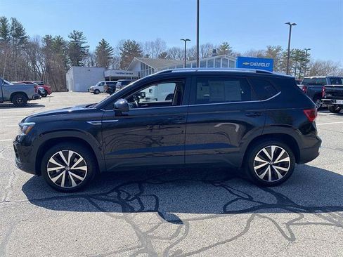 Used 2024 Volkswagen Taos SE FWD image 28