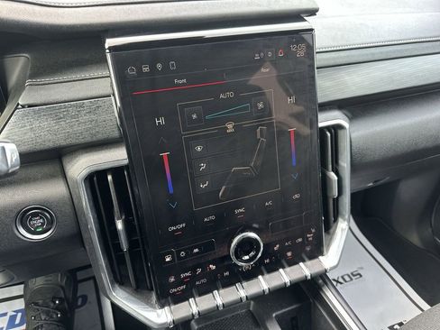 Used 2025 GMC Acadia Elevation image 19