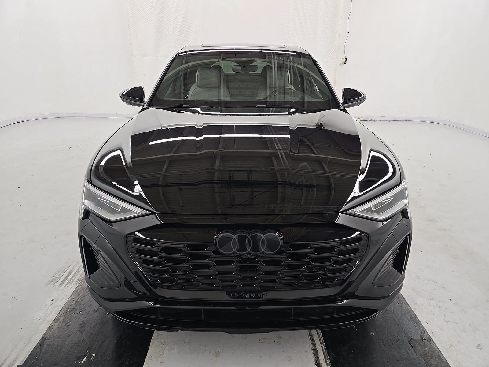 Used 2024 Audi Q8 e-tron Prestige w/ Prestige Package AWD/4WD image 2