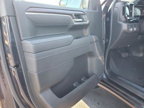 Used 2025 GMC Sierra 1500 SLT image 6